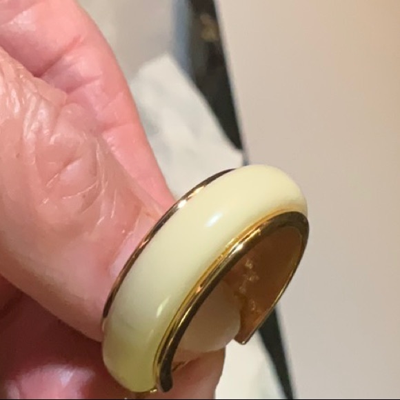 Avon Hoop Clip On Earrings Gold-Tone Metal Ivory and Blue Hoops Vintage - Picture 6 of 8